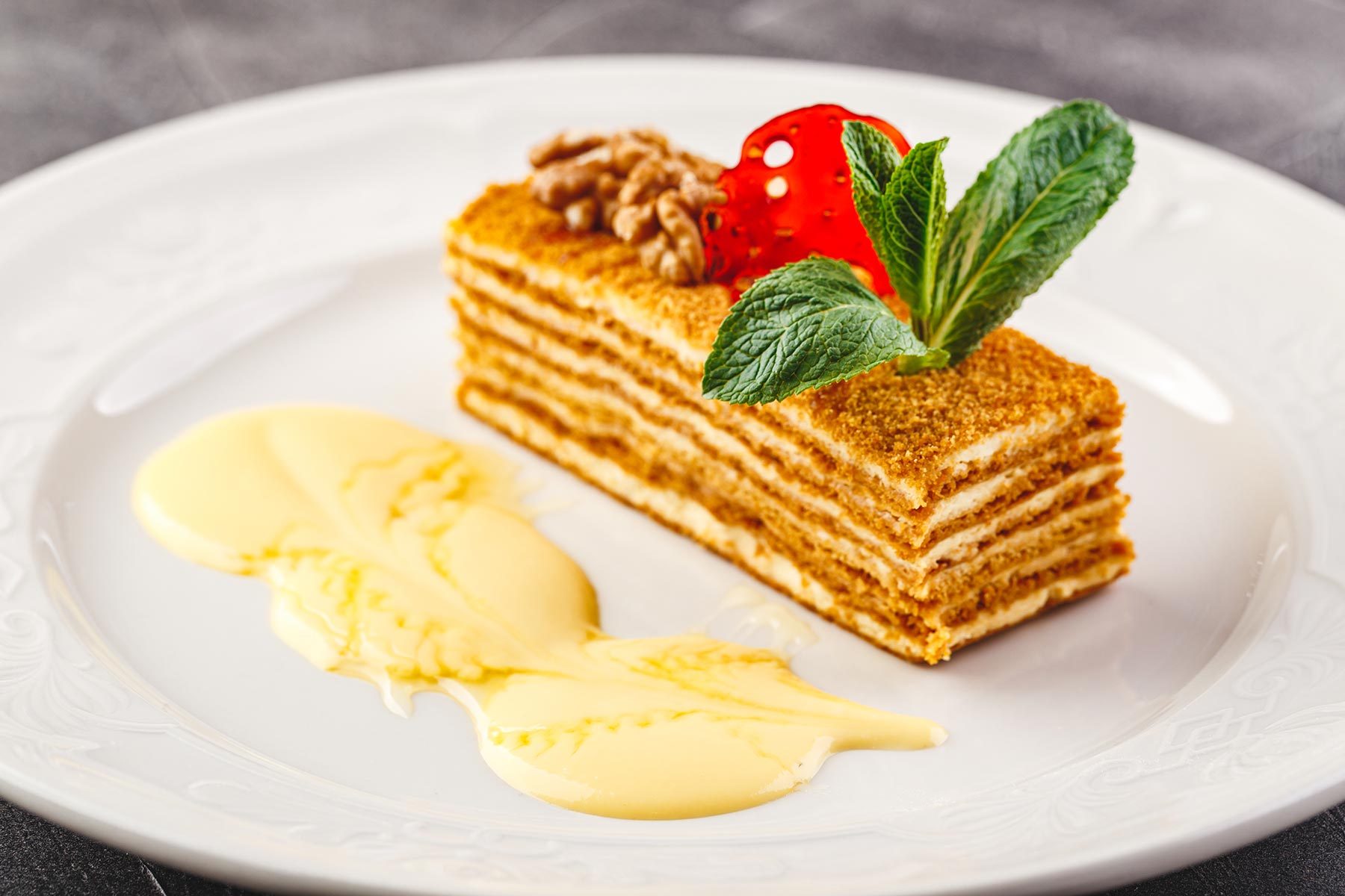honey-cake-with-vanilla-cream-medovik-TPHVTV5.jpg